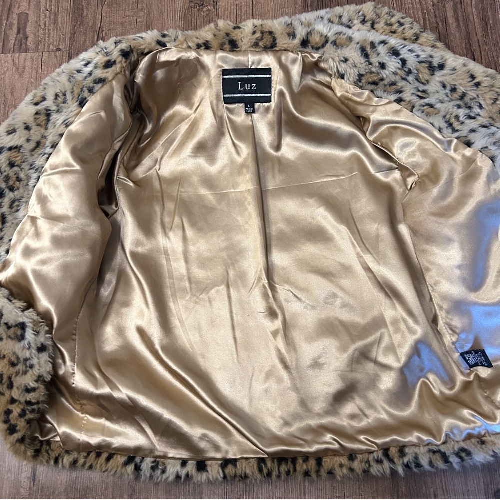 Luz Animal Print Cheetah Faux Fur 3/4 Sleeve Crop Coat - Picture 9 of 15